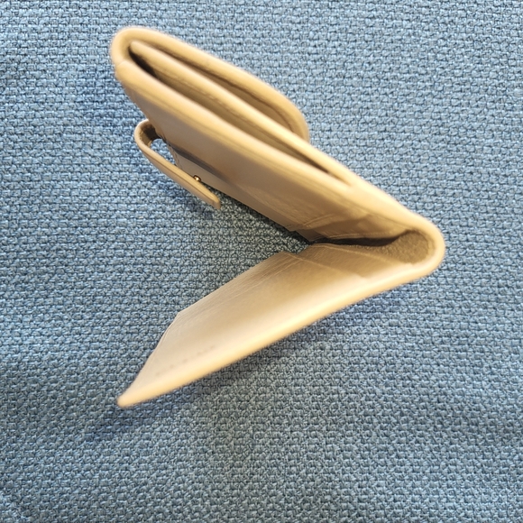 Gucci Cream Leather Walllet - Picture 8 of 10